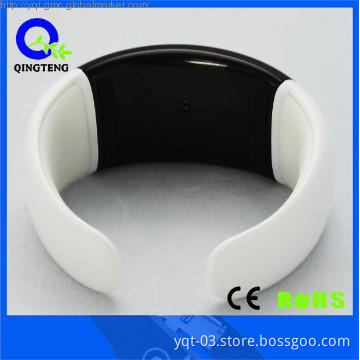 fashion bluetooth watch vibrate  with speaker